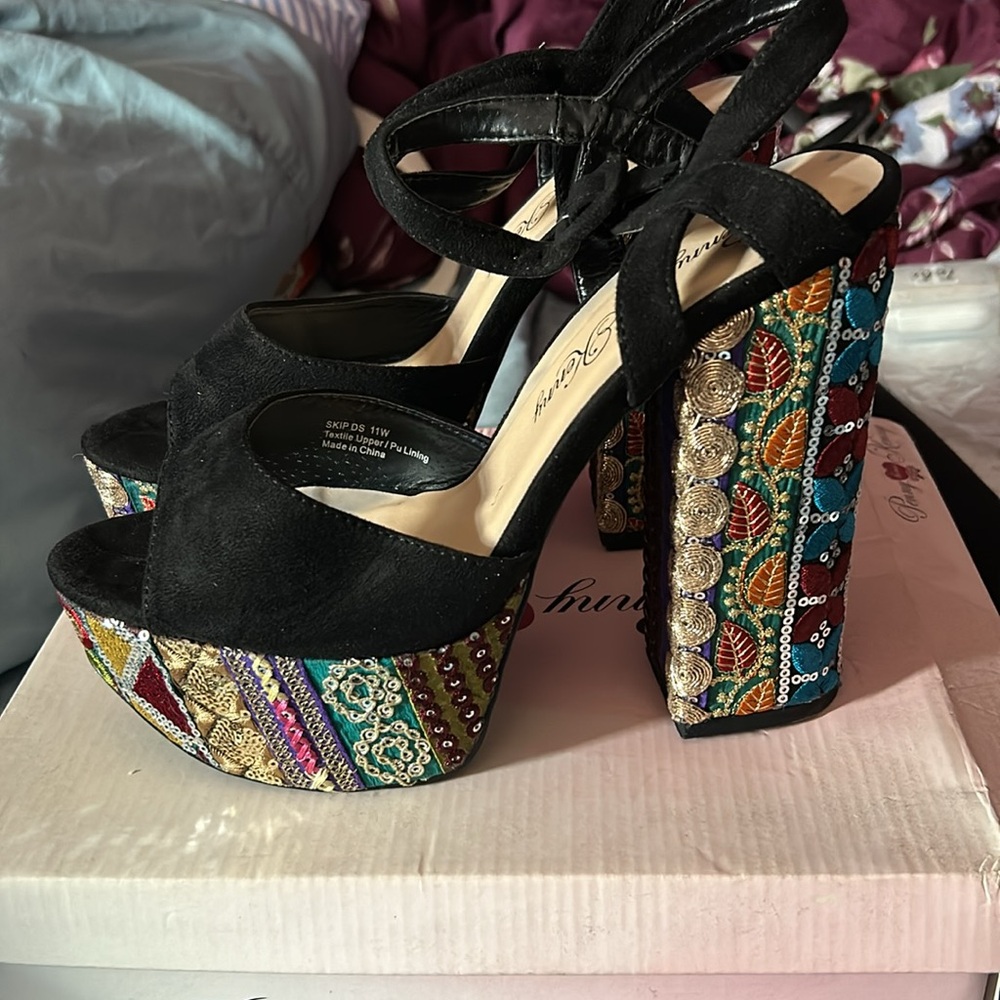 Platform pumps - Picture 2 of 4